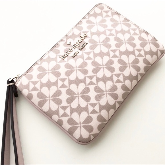 Kate Spade Wristlet - Picture 2 of 9